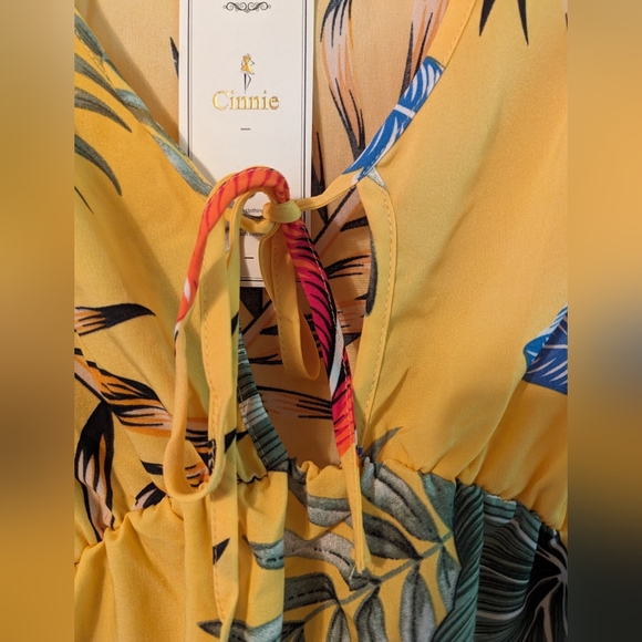 Cinnie Yellow Tropical Keyhole Fit & Flare Dress Size S NWT - Picture 5 of 6